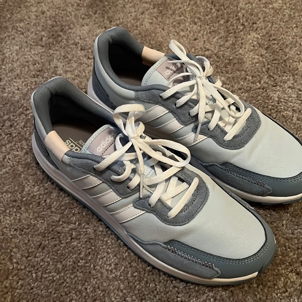 Adidas retro run sneaker
